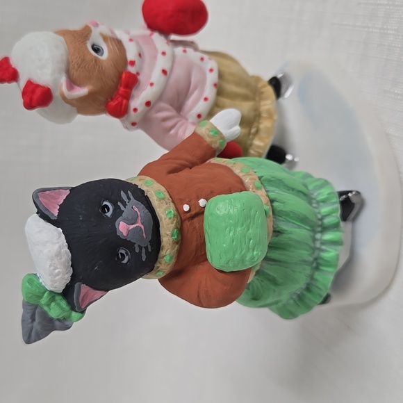 Altered Kitty Cucumber VTG Christmas Winter Decor 1992 Porcelain Ice Skaters - Picture 7 of 15